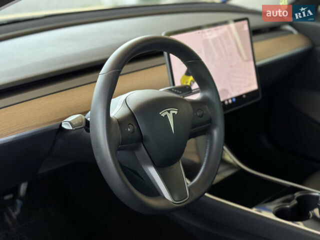 Сірий Тесла Модель 3, об'ємом двигуна 0 л та пробігом 92 тис. км за 18700 $, фото 5 на Automoto.ua