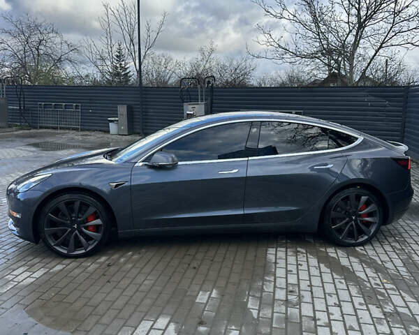 Серый Тесла Модель 3, объемом двигателя 0 л и пробегом 50 тыс. км за 20400 $, фото 2 на Automoto.ua