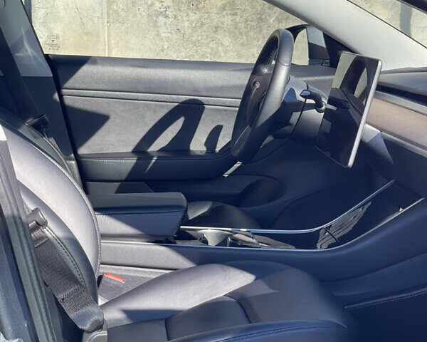 Сірий Тесла Модель 3, об'ємом двигуна 0 л та пробігом 60 тис. км за 16300 $, фото 35 на Automoto.ua