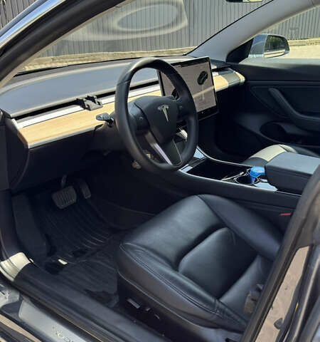 Тесла Модель 3 2020 в Ивано-Франковске на Automoto.ua Серый Тесла Модель 3, объемом двигателя 0 л и пробегом 80 тыс. км за 19999 $, фото 8 на Automoto.ua