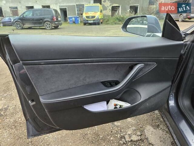 Сірий Тесла Модель 3, об'ємом двигуна 0 л та пробігом 260 тис. км за 13700 $, фото 8 на Automoto.ua