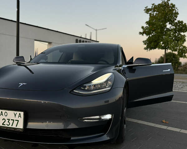 Серый Тесла Модель 3, объемом двигателя 0 л и пробегом 80 тыс. км за 21000 $, фото 6 на Automoto.ua