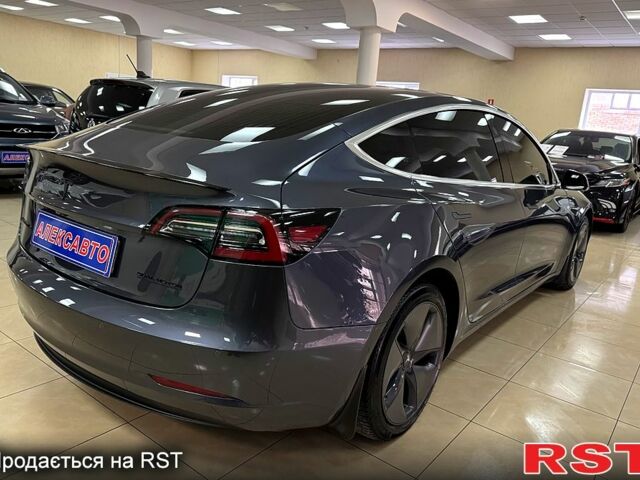 Серый Тесла Модель 3, объемом двигателя 80 л и пробегом 116 тыс. км за 18500 $, фото 3 на Automoto.ua