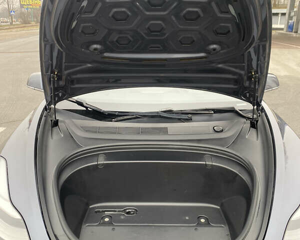 Серый Тесла Модель 3, объемом двигателя 0 л и пробегом 106 тыс. км за 17999 $, фото 19 на Automoto.ua