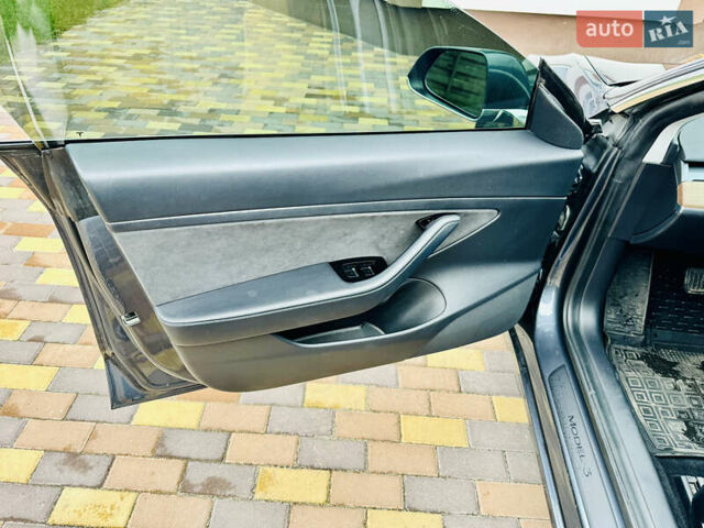 Серый Тесла Модель 3, объемом двигателя 0 л и пробегом 89 тыс. км за 14999 $, фото 8 на Automoto.ua