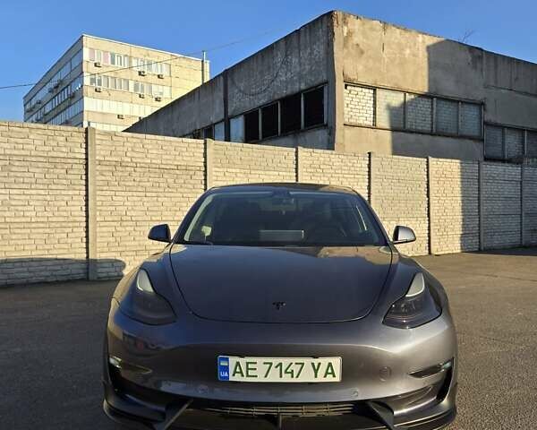Серый Тесла Модель 3, объемом двигателя 0 л и пробегом 52 тыс. км за 17900 $, фото 3 на Automoto.ua