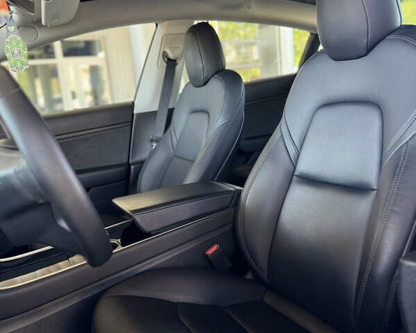 Сірий Тесла Модель 3, об'ємом двигуна 0 л та пробігом 92 тис. км за 18499 $, фото 6 на Automoto.ua