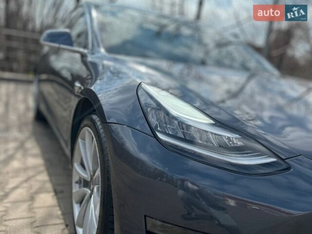 Серый Тесла Модель 3, объемом двигателя 0 л и пробегом 88 тыс. км за 18750 $, фото 8 на Automoto.ua