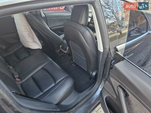 Серый Тесла Модель 3, объемом двигателя 0 л и пробегом 93 тыс. км за 19500 $, фото 6 на Automoto.ua