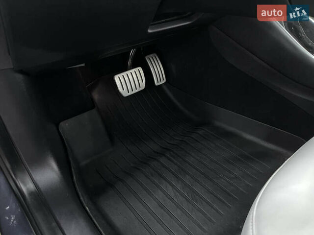 Серый Тесла Модель 3, объемом двигателя 0 л и пробегом 62 тыс. км за 26000 $, фото 34 на Automoto.ua