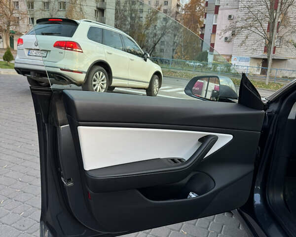 Сірий Тесла Модель 3, об'ємом двигуна 0 л та пробігом 111 тис. км за 16850 $, фото 19 на Automoto.ua