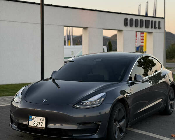Серый Тесла Модель 3, объемом двигателя 0 л и пробегом 89 тыс. км за 19300 $, фото 1 на Automoto.ua