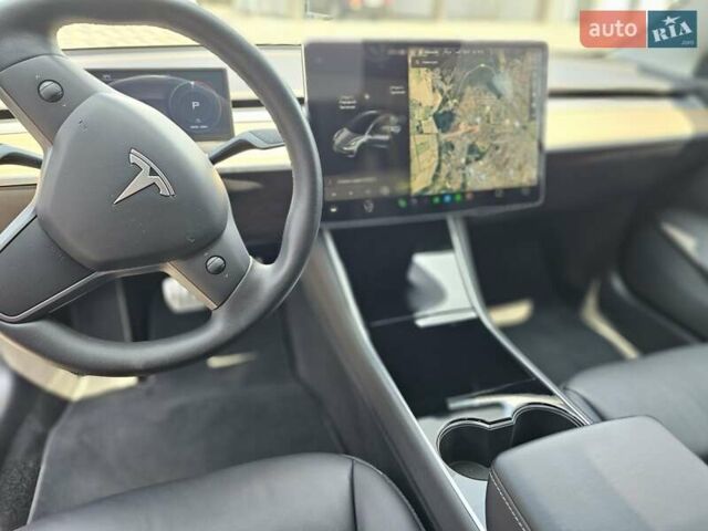 Серый Тесла Модель 3, объемом двигателя 0 л и пробегом 89 тыс. км за 23500 $, фото 16 на Automoto.ua