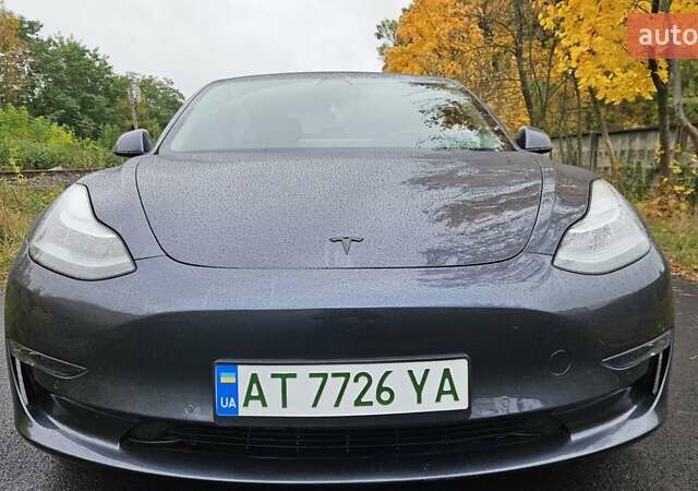 Сірий Тесла Модель 3, об'ємом двигуна 0 л та пробігом 117 тис. км за 17900 $, фото 3 на Automoto.ua