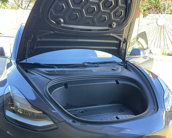 Сірий Тесла Модель 3, об'ємом двигуна 0 л та пробігом 60 тис. км за 16300 $, фото 45 на Automoto.ua