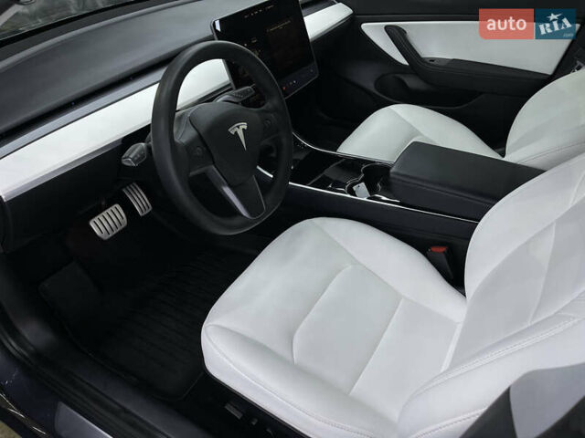 Серый Тесла Модель 3, объемом двигателя 0 л и пробегом 62 тыс. км за 26000 $, фото 15 на Automoto.ua