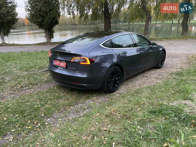 Тесла Модель 3 2020 у Рівному на Automoto.ua Сірий Тесла Модель 3, об'ємом двигуна 0 л та пробігом 176 тис. км за 14000 $, фото 2 на Automoto.ua