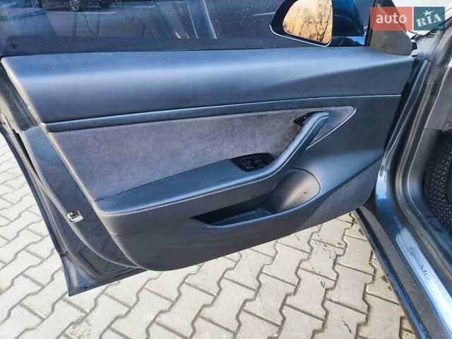 Сірий Тесла Модель 3, об'ємом двигуна 0 л та пробігом 90 тис. км за 16500 $, фото 8 на Automoto.ua