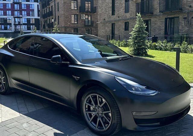 Тесла Модель 3 2020 в Львове на Automoto.ua Серый Тесла Модель 3, объемом двигателя 0 л и пробегом 70 тыс. км за 16000 $, фото 5 на Automoto.ua