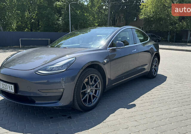 Тесла Модель 3 2020 в Ивано-Франковске на Automoto.ua Серый Тесла Модель 3, объемом двигателя 0 л и пробегом 80 тыс. км за 19999 $, фото 1 на Automoto.ua