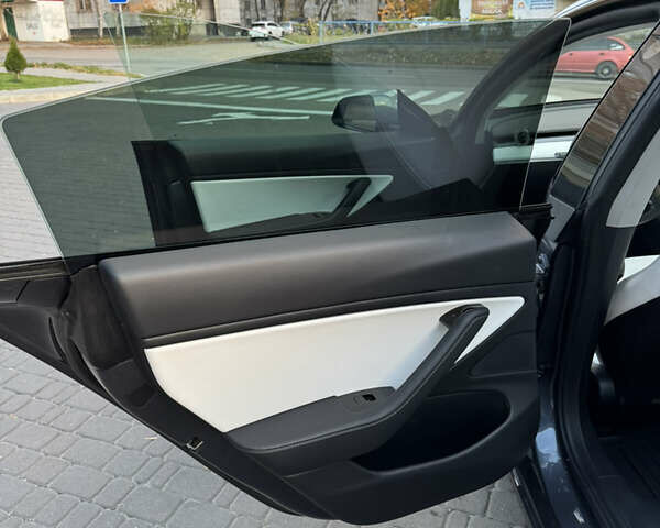 Сірий Тесла Модель 3, об'ємом двигуна 0 л та пробігом 111 тис. км за 16850 $, фото 21 на Automoto.ua