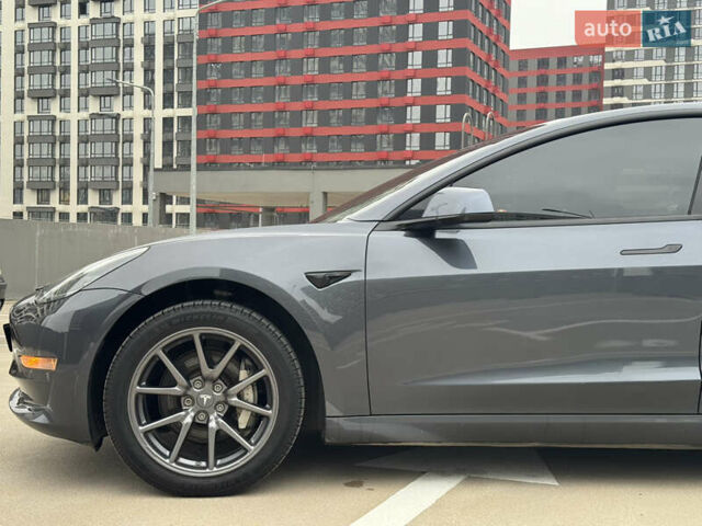 Серый Тесла Модель 3, объемом двигателя 0 л и пробегом 198 тыс. км за 15300 $, фото 5 на Automoto.ua