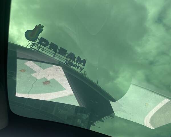 Сірий Тесла Модель 3, об'ємом двигуна 0 л та пробігом 143 тис. км за 15555 $, фото 2 на Automoto.ua