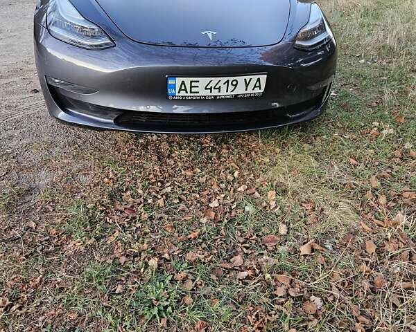 Серый Тесла Модель 3, объемом двигателя 0 л и пробегом 210 тыс. км за 18200 $, фото 5 на Automoto.ua