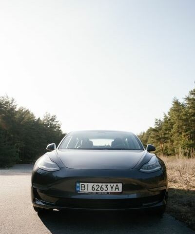 Серый Тесла Модель 3, объемом двигателя 0 л и пробегом 120 тыс. км за 15000 $, фото 4 на Automoto.ua