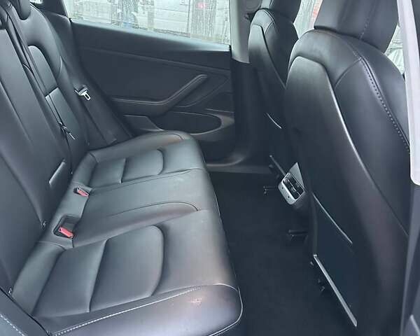 Серый Тесла Модель 3, объемом двигателя 0 л и пробегом 49 тыс. км за 18900 $, фото 4 на Automoto.ua