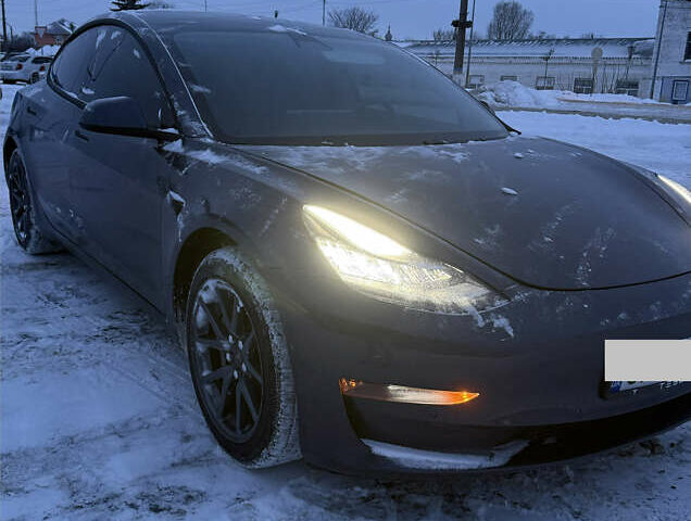Серый Тесла Модель 3, объемом двигателя 0 л и пробегом 92 тыс. км за 15700 $, фото 3 на Automoto.ua