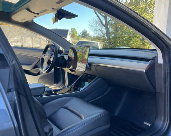 Сірий Тесла Модель 3, об'ємом двигуна 0 л та пробігом 60 тис. км за 16300 $, фото 23 на Automoto.ua