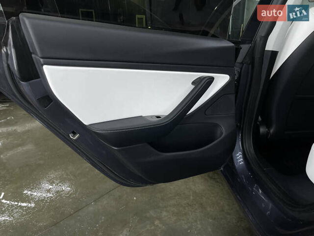 Серый Тесла Модель 3, объемом двигателя 0 л и пробегом 62 тыс. км за 26000 $, фото 20 на Automoto.ua