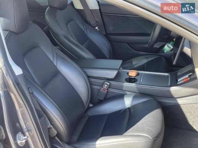 Серый Тесла Модель 3, объемом двигателя 0 л и пробегом 71 тыс. км за 20999 $, фото 20 на Automoto.ua