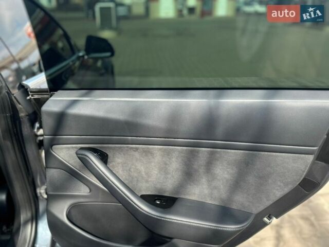 Серый Тесла Модель 3, объемом двигателя 0 л и пробегом 88 тыс. км за 18750 $, фото 20 на Automoto.ua