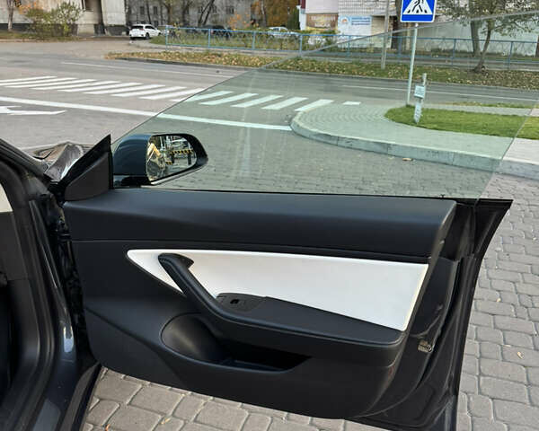 Сірий Тесла Модель 3, об'ємом двигуна 0 л та пробігом 111 тис. км за 16850 $, фото 22 на Automoto.ua