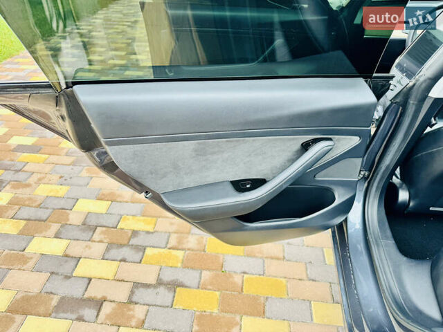 Серый Тесла Модель 3, объемом двигателя 0 л и пробегом 89 тыс. км за 14999 $, фото 10 на Automoto.ua