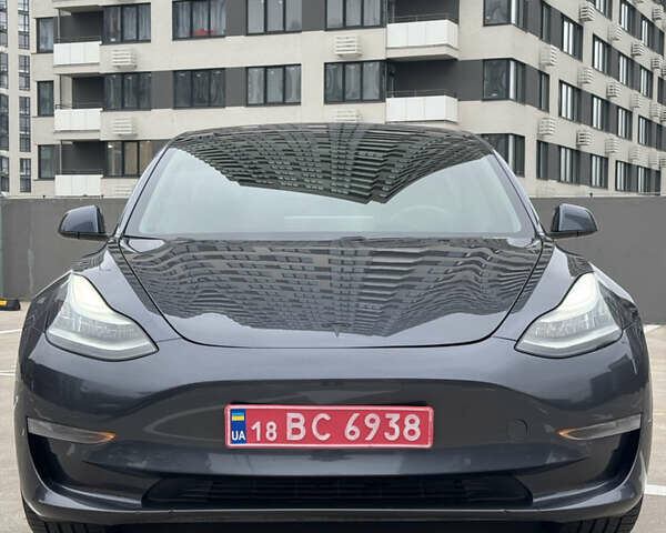 Серый Тесла Модель 3, объемом двигателя 0 л и пробегом 198 тыс. км за 15300 $, фото 2 на Automoto.ua