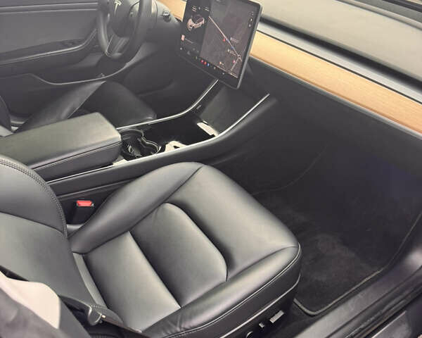 Серый Тесла Модель 3, объемом двигателя 0 л и пробегом 114 тыс. км за 19500 $, фото 16 на Automoto.ua