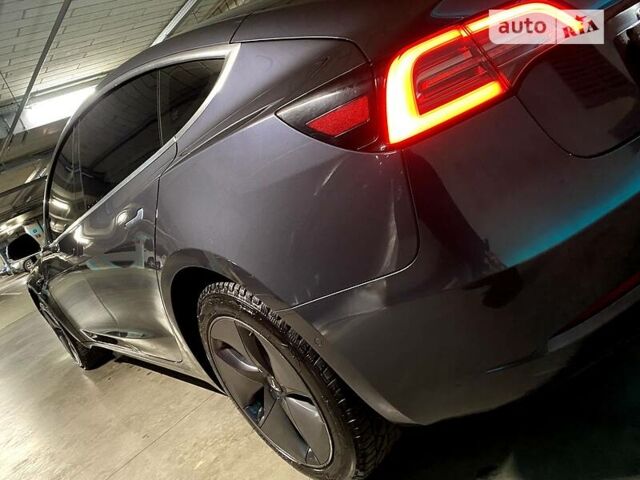 Серый Тесла Модель 3, объемом двигателя 0 л и пробегом 118 тыс. км за 19950 $, фото 3 на Automoto.ua