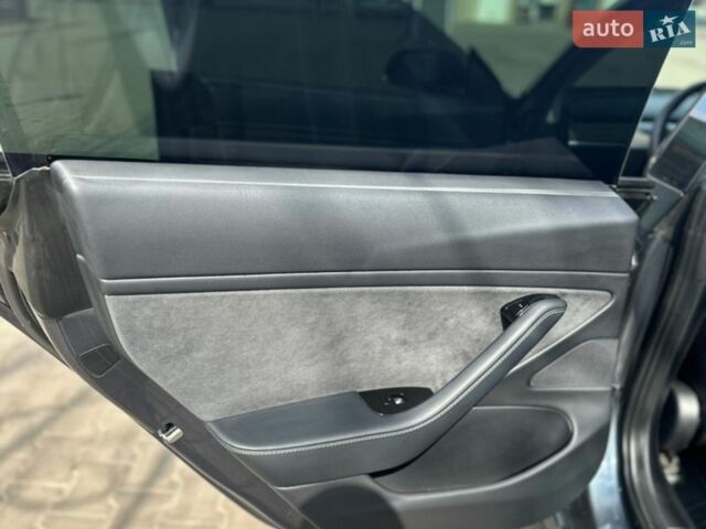 Серый Тесла Модель 3, объемом двигателя 0 л и пробегом 88 тыс. км за 18750 $, фото 18 на Automoto.ua