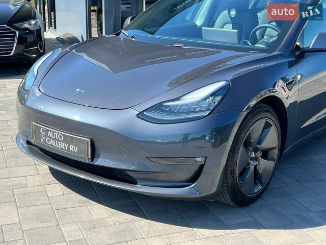 Серый Тесла Модель 3, объемом двигателя 0 л и пробегом 109 тыс. км за 21588 $, фото 1 на Automoto.ua