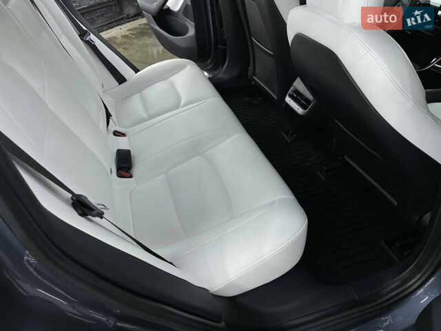 Серый Тесла Модель 3, объемом двигателя 0 л и пробегом 62 тыс. км за 26000 $, фото 24 на Automoto.ua