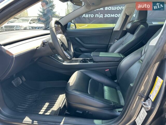 Серый Тесла Модель 3, объемом двигателя 0 л и пробегом 90 тыс. км за 16950 $, фото 8 на Automoto.ua