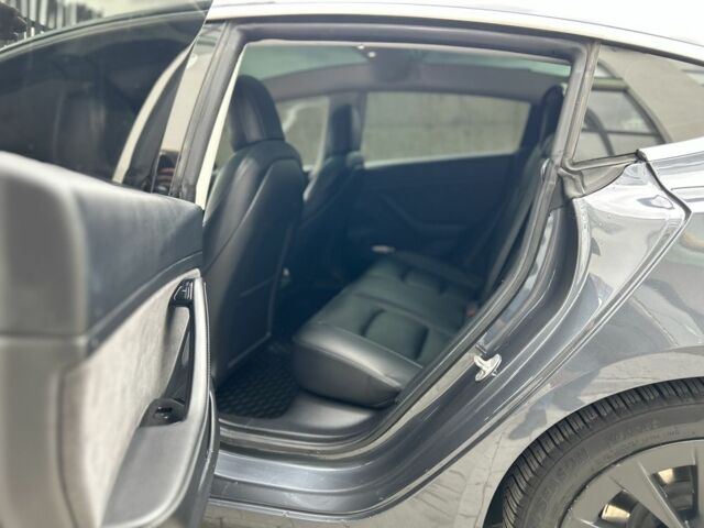 Сірий Тесла Модель 3, об'ємом двигуна 0 л та пробігом 187 тис. км за 15900 $, фото 2 на Automoto.ua