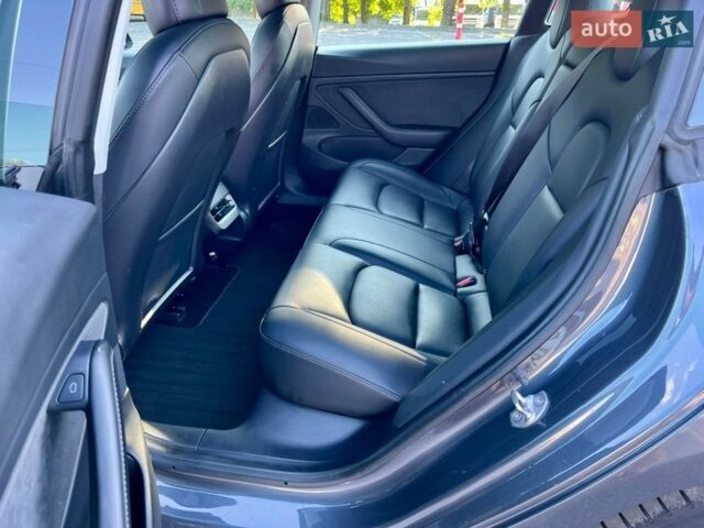 Серый Тесла Модель 3, объемом двигателя 0 л и пробегом 51 тыс. км за 20800 $, фото 23 на Automoto.ua