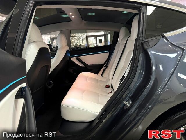 Серый Тесла Модель 3, объемом двигателя 80 л и пробегом 116 тыс. км за 18500 $, фото 7 на Automoto.ua