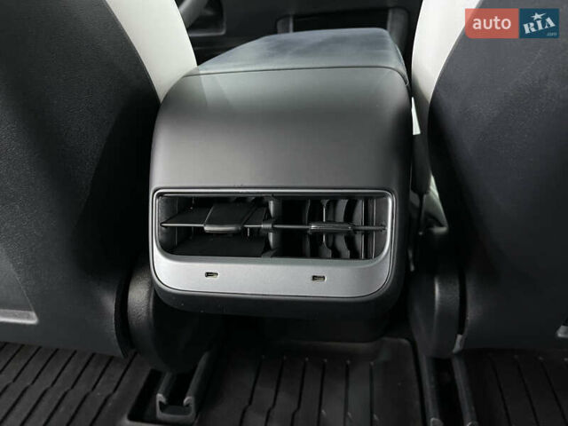 Серый Тесла Модель 3, объемом двигателя 0 л и пробегом 62 тыс. км за 26000 $, фото 30 на Automoto.ua