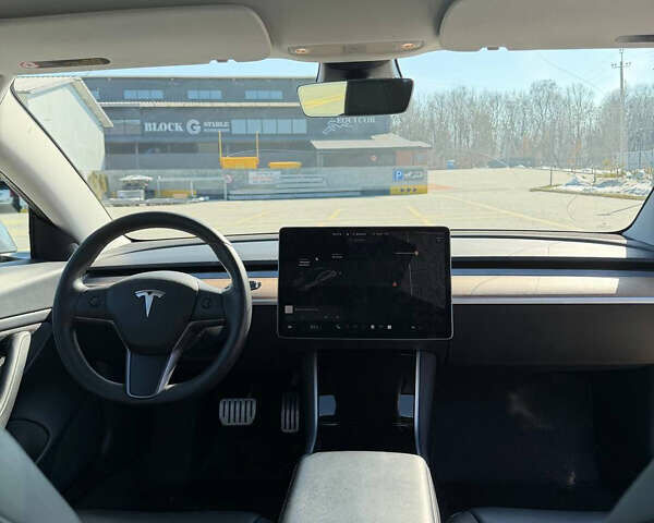 Сірий Тесла Модель 3, об'ємом двигуна 0 л та пробігом 124 тис. км за 20000 $, фото 16 на Automoto.ua