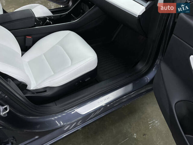 Серый Тесла Модель 3, объемом двигателя 0 л и пробегом 62 тыс. км за 26000 $, фото 27 на Automoto.ua